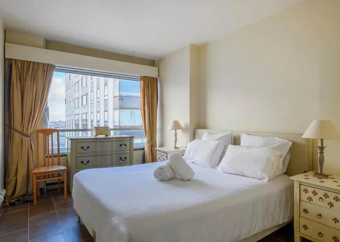 Apartment Center Emeriau *