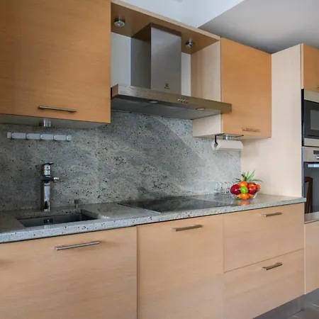Apartman Center Emeriau *