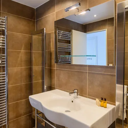 Center Emeriau Apartman
